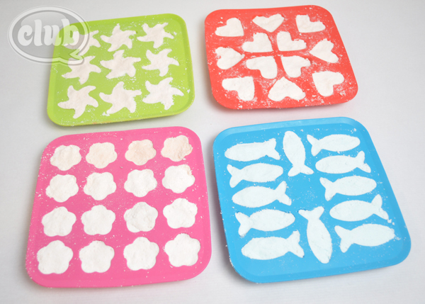 homemade bath bombs in silicone molds @clubchica