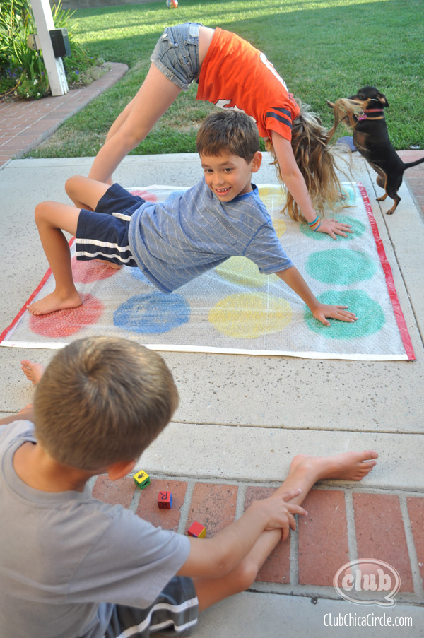 Bubble Wrap homemade Twister Game @clubchicacircle