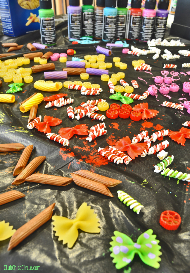 Painted Pasta Holiday Craft Idea @clubchicacircle