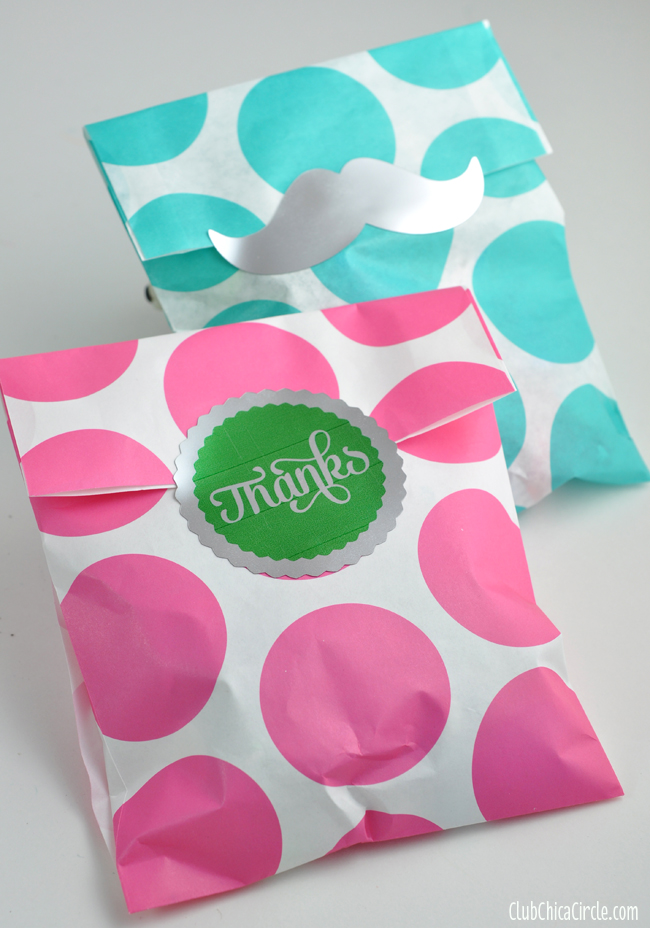 Gift bags with metallic cut stickers with Silhouette Cameo
